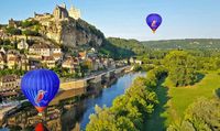 Photo de montgolfière en Dordogne. Découvrez de nombreuses activités dans les environs de Graines de nature.